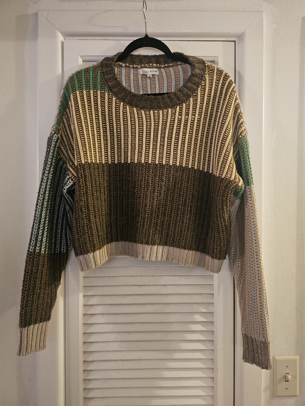3/$13 Moon River Colorblock Ribbed Crewneck Sweater in Olive, Beige & Green
